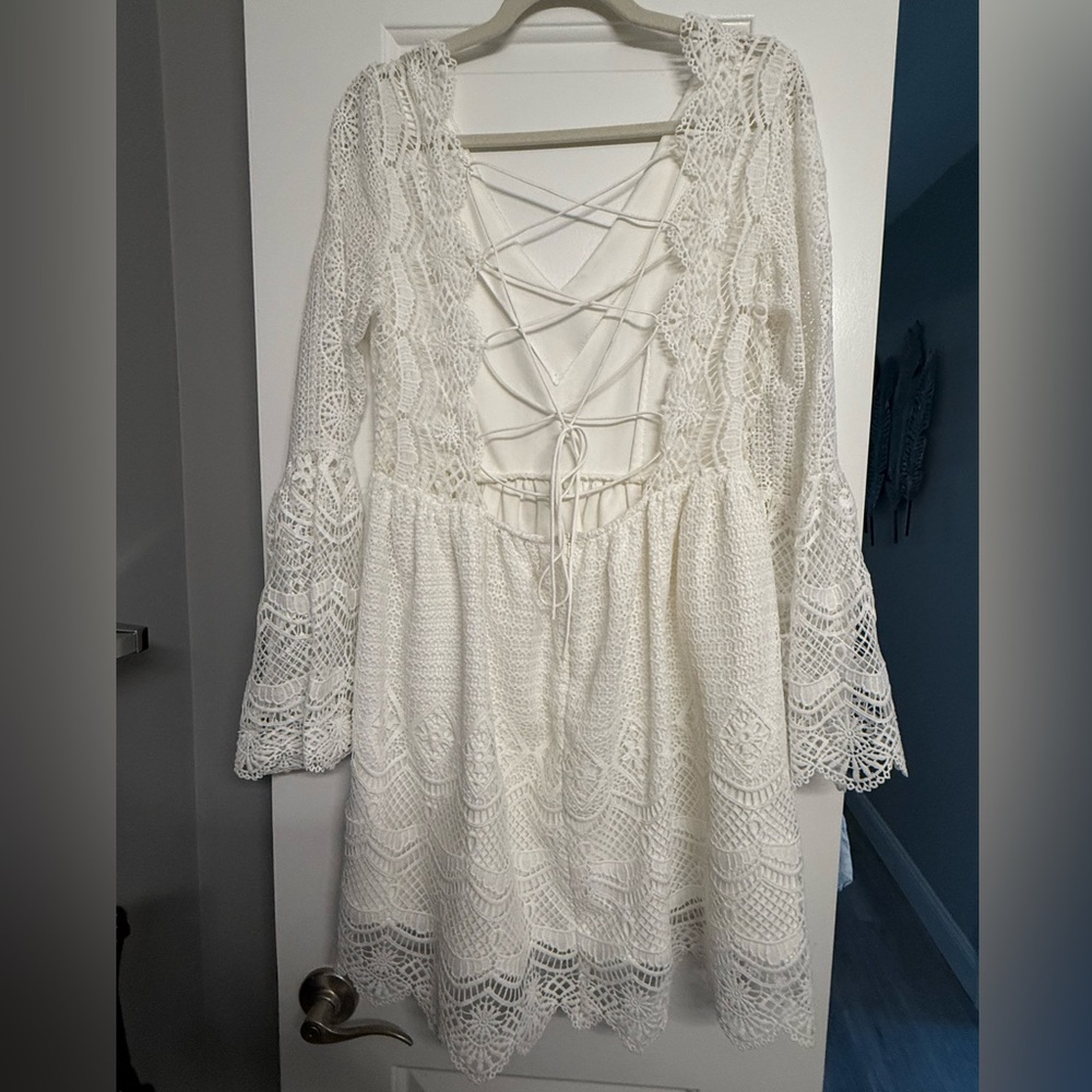 NWT White Lace Dress with bell sleeves size 6 - Picture 4 of 6
